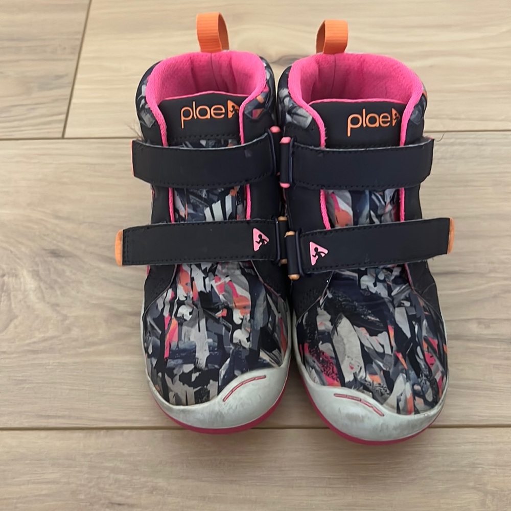 Plae shoes